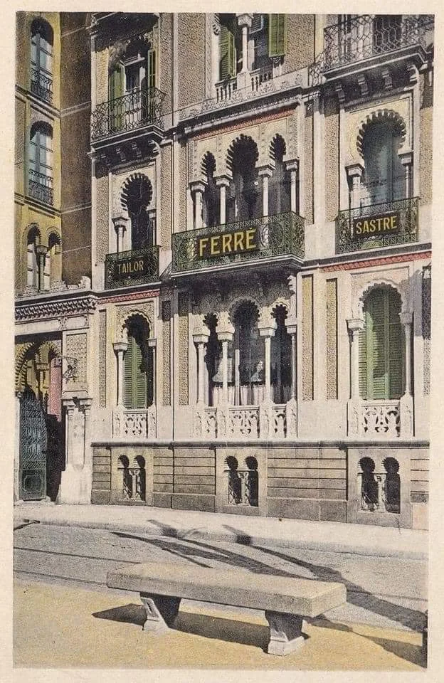Clic per ampliar fotografia o plànol Publicitat històrica del Sastre Lorenzo Ferré al primer pis de la Casa Pere Llibre (Passeig de Gràcia, 24, ca. 1909)