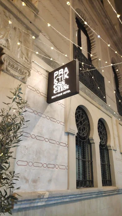 Clic per ampliar fotografia o plànol Interior i terrassa de l'Hotel Praktik Èssens a la Casa Pere Llibre (Passeig de Gràcia, 24)