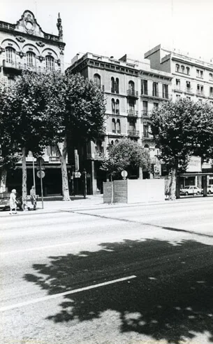 Clic per ampliar fotografia o plànol Fotografia d'arxiu del segle XX de la façana de la Casa Pere Llibre al Passeig de Gràcia