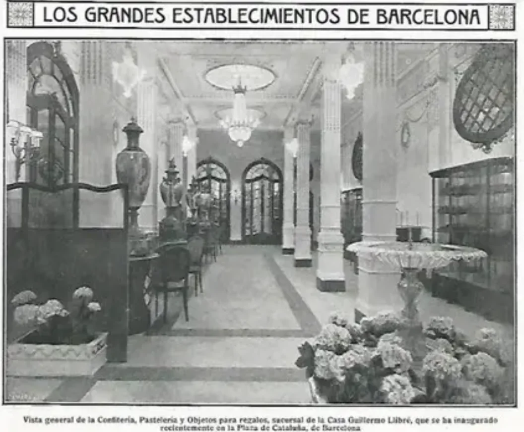 Cliquez pour agrandir la photographie ou le plan Photographie historique du salon d'exposition du Magasin d'Antiquités Pere Llibre rue Ferran (1)